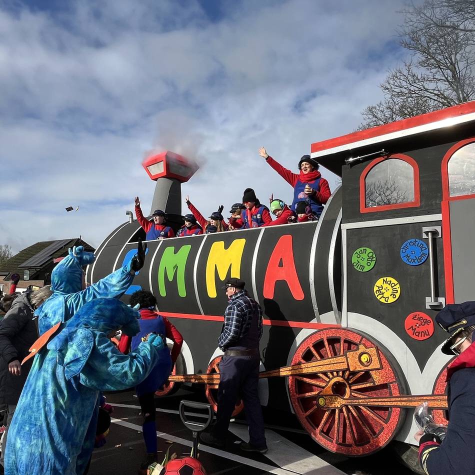 Karneval in Kalkar: So zog der Kinderumzug am Veilchendienstag 2026 durch Appeldorn