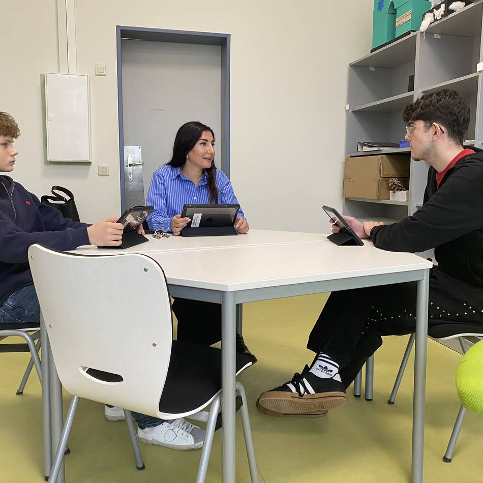 Debatte in Düsseldorf: Soziale Medien erst ab 16 – so denken Düsseldorfer Jugendliche, Eltern und Lehrer