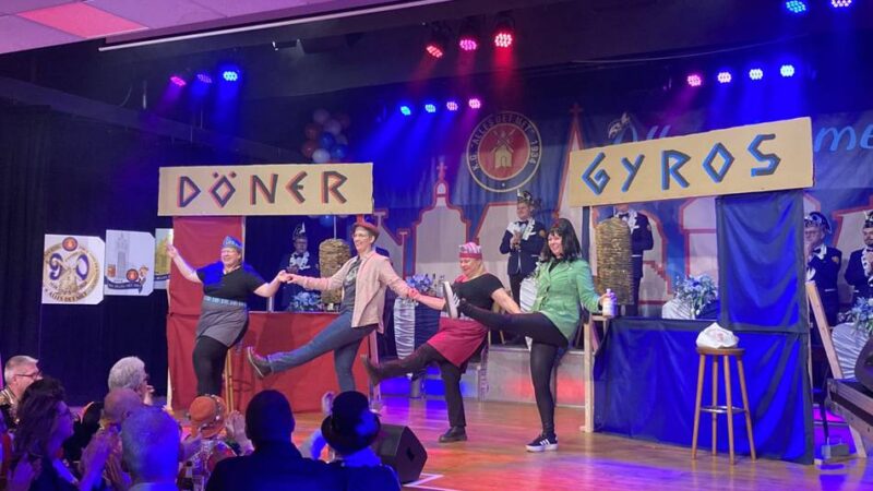 Büttenabend der KG Alles det met: Ein Feuerwerk aus Tanz, Witz und Musik