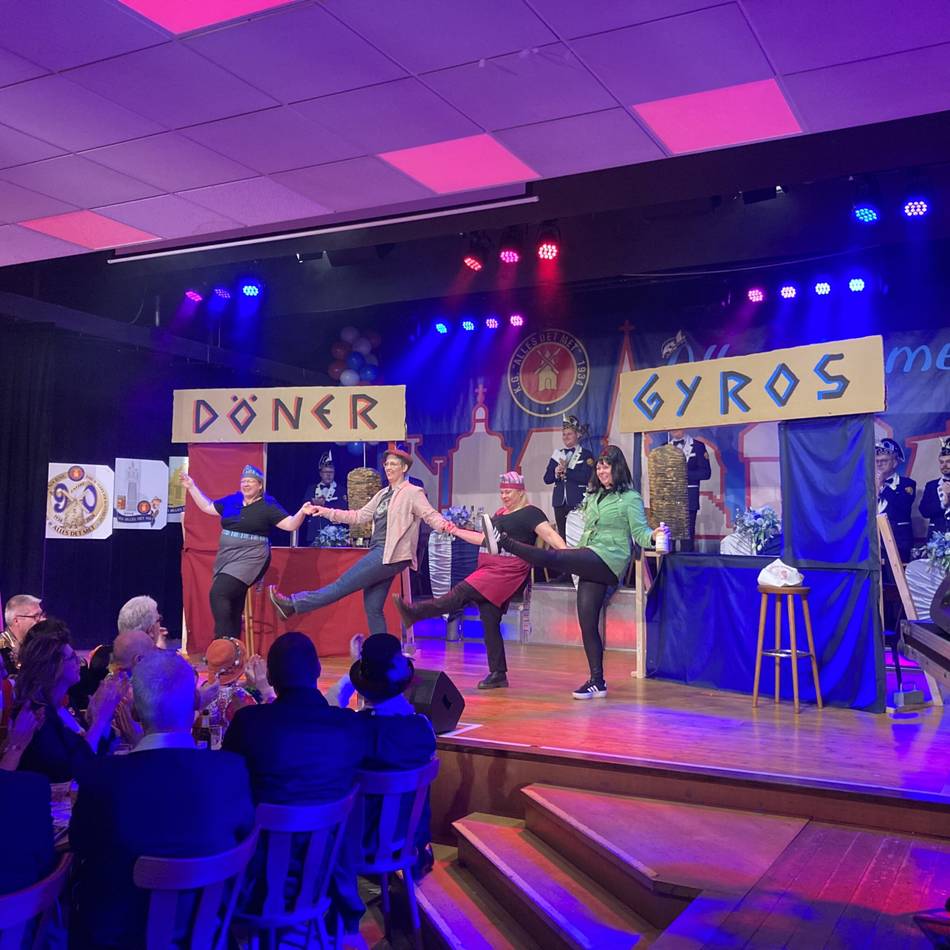 Büttenabend der KG Alles det met: Ein Feuerwerk aus Tanz, Witz und Musik