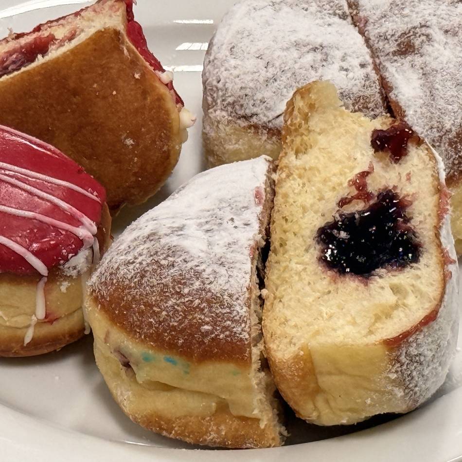 Preis, Geschmack und Sorten in Kleve: Der große Klever Berliner-Test zu Karneval