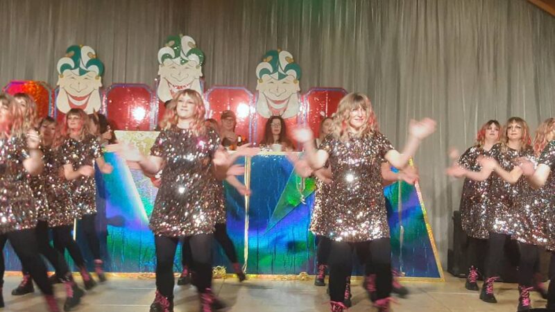 Start in die Session: Stimmung, Tanz und viel Musik bei Winnekendonks Kappensitzung