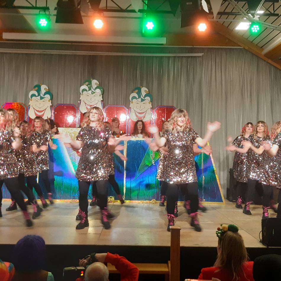 Start in die Session: Stimmung, Tanz und viel Musik bei Winnekendonks Kappensitzung