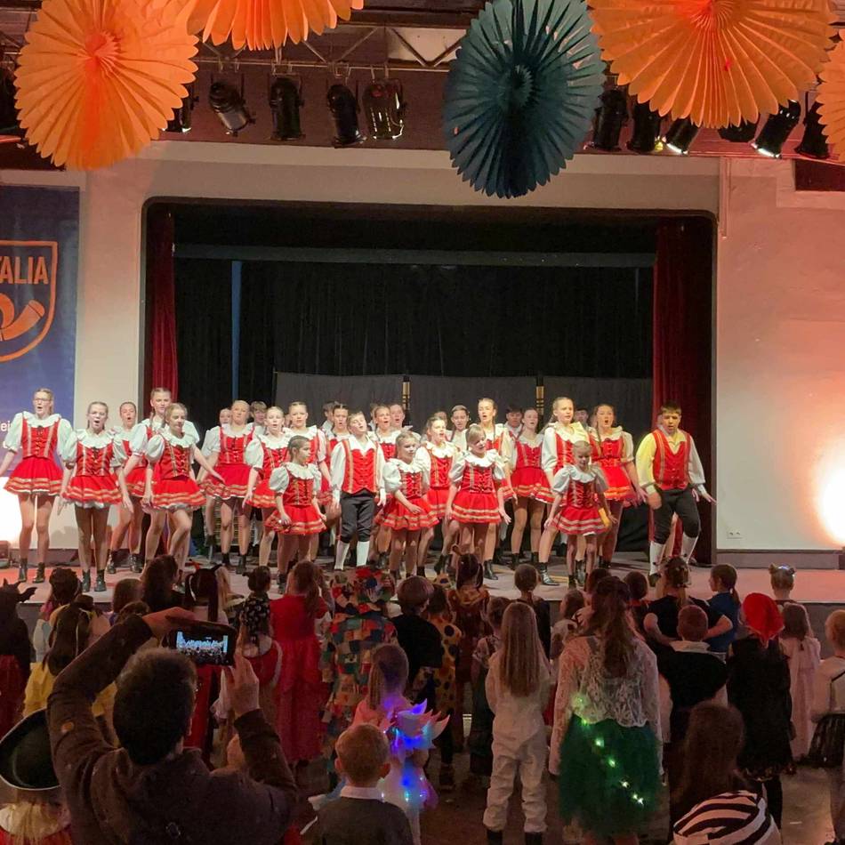 Kindersitzung Postalia Langenfeld: Auch der Karnevalsnachwuchs kann ausgelassen feiern