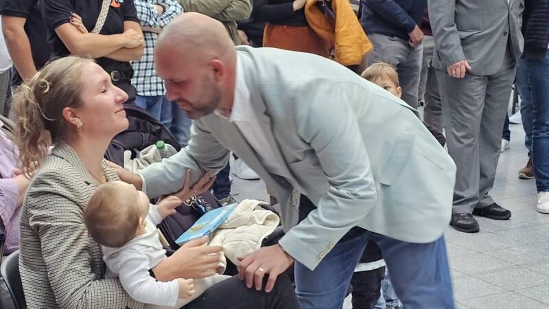 Hückeswagens Bürgermeister 100 Tage im Amt: Familie ist der „Schnelllader“ im stressigen Alltag