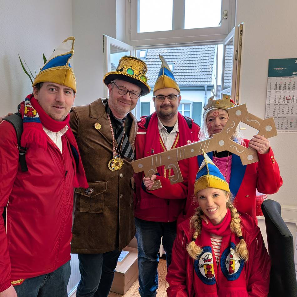 Straßenkarneval in Wachtendonk: Altweiber-Rundgang startete am Rathaus