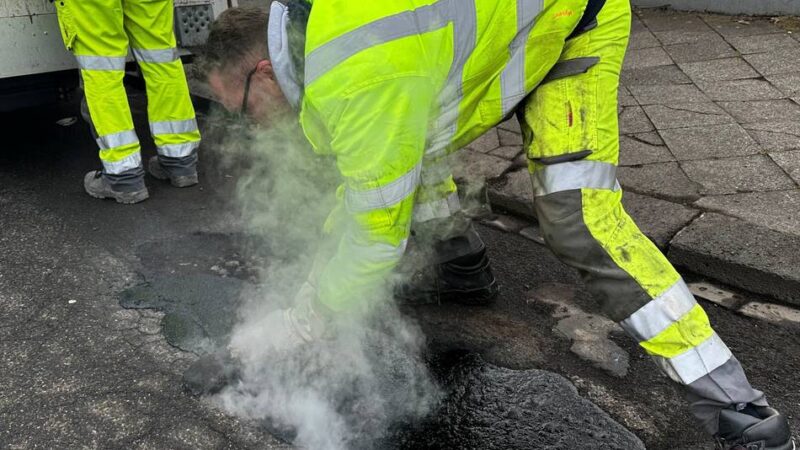 Asphaltkocher gegen Straßenschäden: 2500 Schlaglöcher pro Winter – Mönchengladbach testet neue Technik