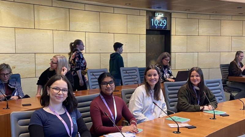 Schule als Ort zum Leben und Lernen: Was Kalkarer Schüler im Landtag erlebt haben