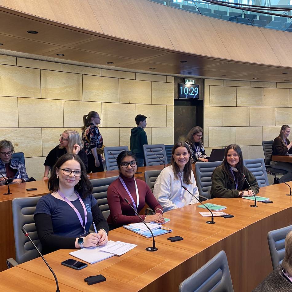 Schule als Ort zum Leben und Lernen: Was Kalkarer Schüler im Landtag erlebt haben