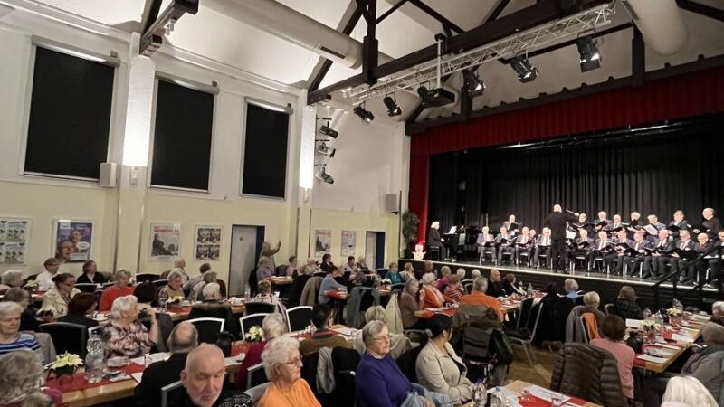 Dormagener Seniorennachmittage 2026: Wo der Bürgermeister Senioren die Currywurst serviert