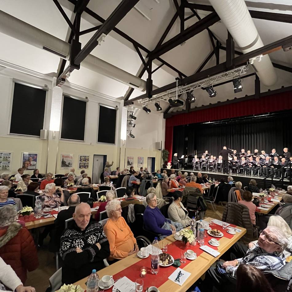 Dormagener Seniorennachmittage 2026: Wo der Bürgermeister Senioren die Currywurst serviert