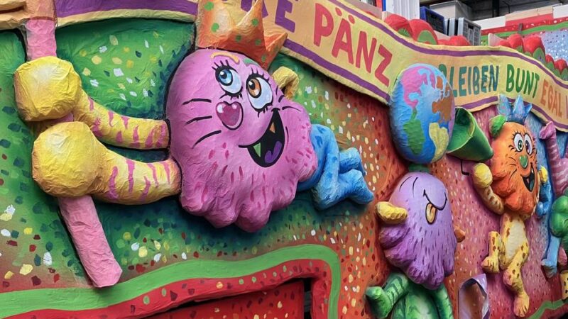 Für den Rosenmontagszug 2026: Düsseldorfer CC feiert seine Wagenbauer – und zeigt die ersten Wagen