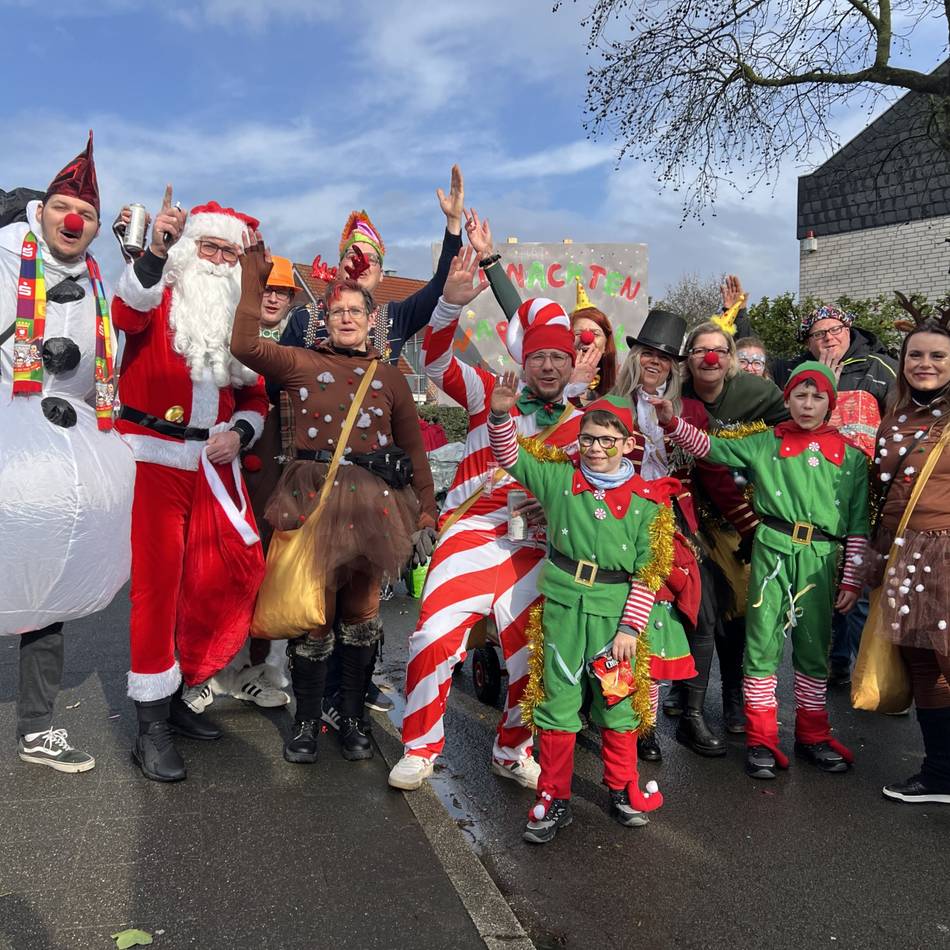 Konfetti, Regen und Kostüme: So schön war der Rosenmontagszug in Wesel