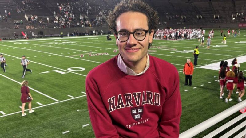 Politologe aus Neuss in den USA: Jannik Abt sucht in Harvard den lieben Gott