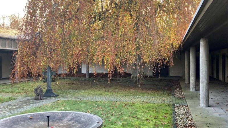 Stadt Neuss bietet Beisetzung im Kolumbarium an: Teure letzte Ruhe hinter Eichenplatten