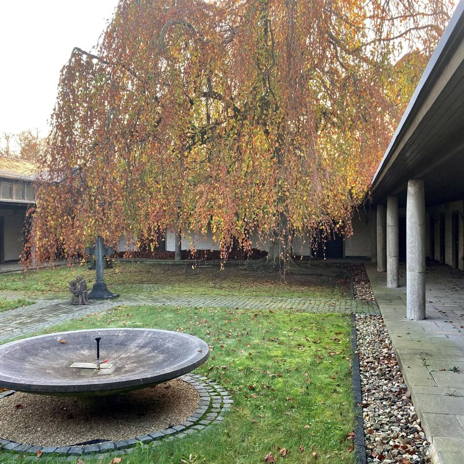 Stadt Neuss bietet Beisetzung im Kolumbarium an: Teure letzte Ruhe hinter Eichenplatten