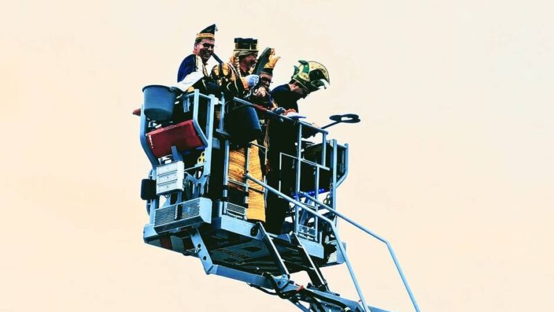 Altweiber am Rathaus: Küsters tanzt, Nisters zittert, Nettetal schunkelt