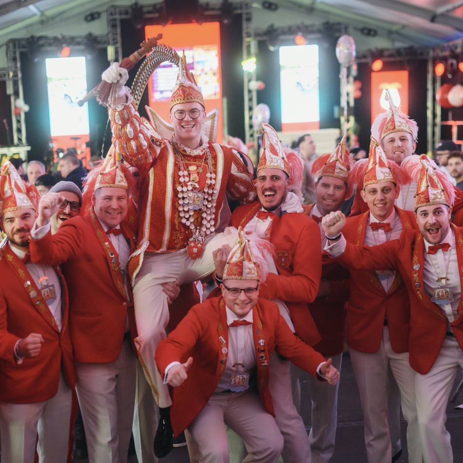 33. Ehrentag im Festzelt: Ein traumhafter Geburtstag für Prinz Tobi „der Träumende“
