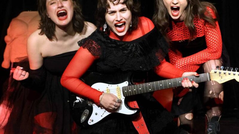 Neues Stück des Jungen Theaters Leverkusen: Liebe … eine argumentative Übung