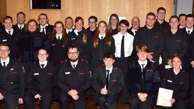 Bürgermeister lobt Lebensretter: So ist die Feuerwehr Wermelskirchen aufgestellt