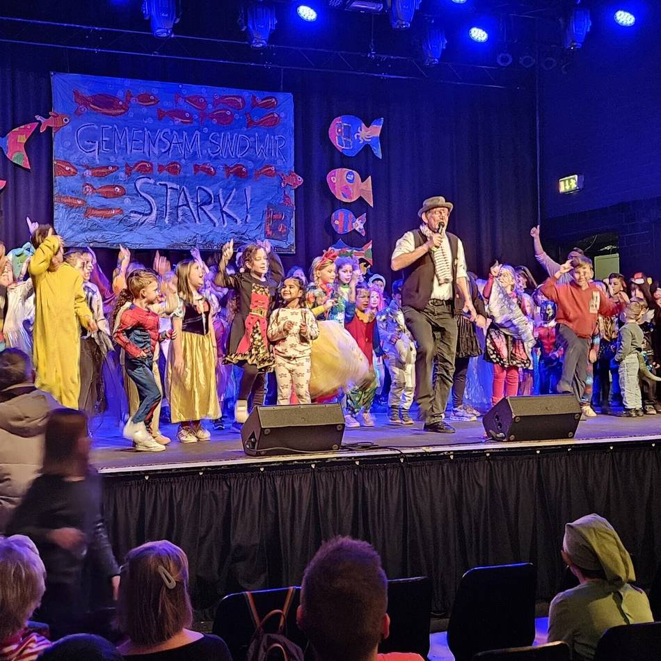 Karneval in Krefeld 2026: 400 Jecke feiern Kinderkarneval in der Kufa