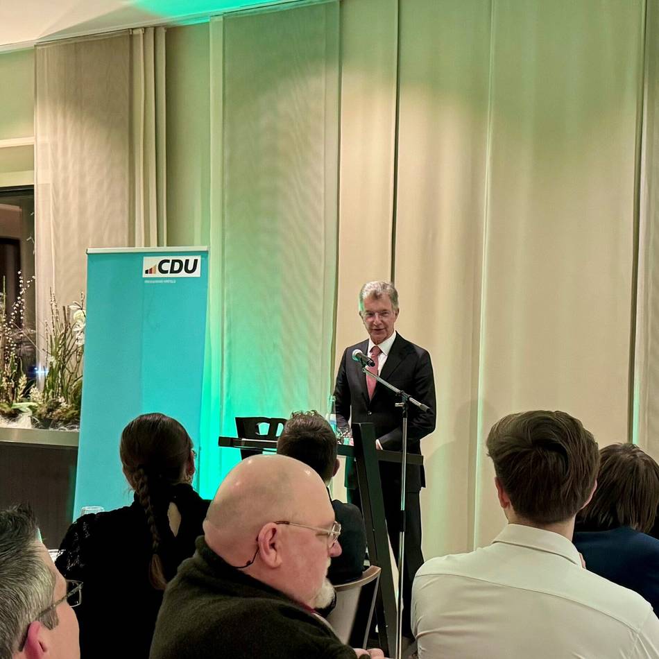 Politischer Aschermittwoch in Krefeld: Christoph Heusgen wirbt bei CDU für die Wehrpflicht
