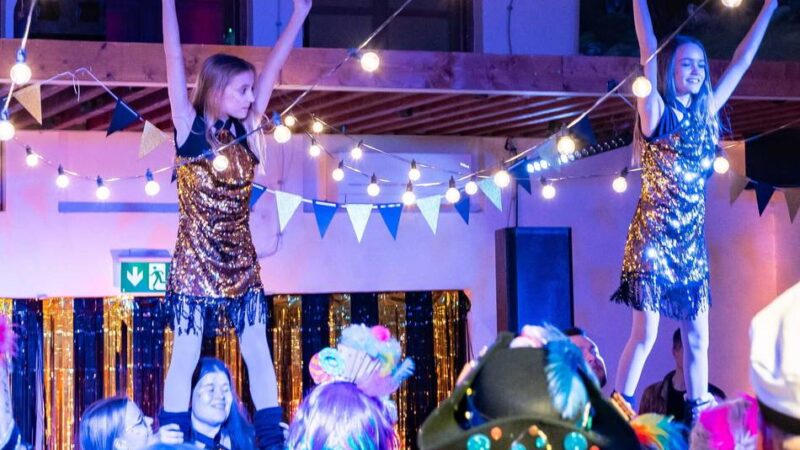 Fünfte Jahreszeit in Düsseldorf: Funkenflug und Fünkchenflug in der Schlossallee 1