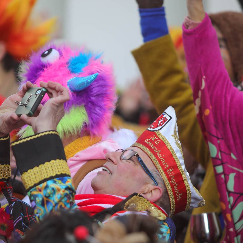 Fünfte Jahreszeit in Düsseldorf : Veedelszoch in Gerresheim war einfach „saugut“