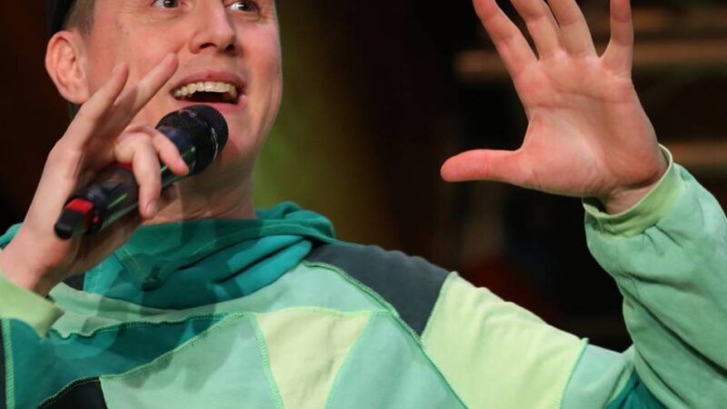 Kabarettabend mit Sebastian 23 im Sonsbecker Kastell: „Hier wollte ich schon mit 14 rein“