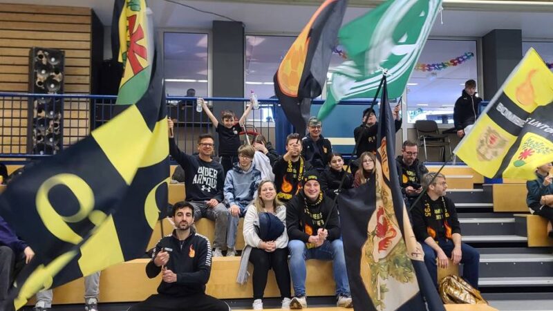 Versprochen ist versprochen: „Bomberos-Alarm“ beim Handballspiel in Lintorf