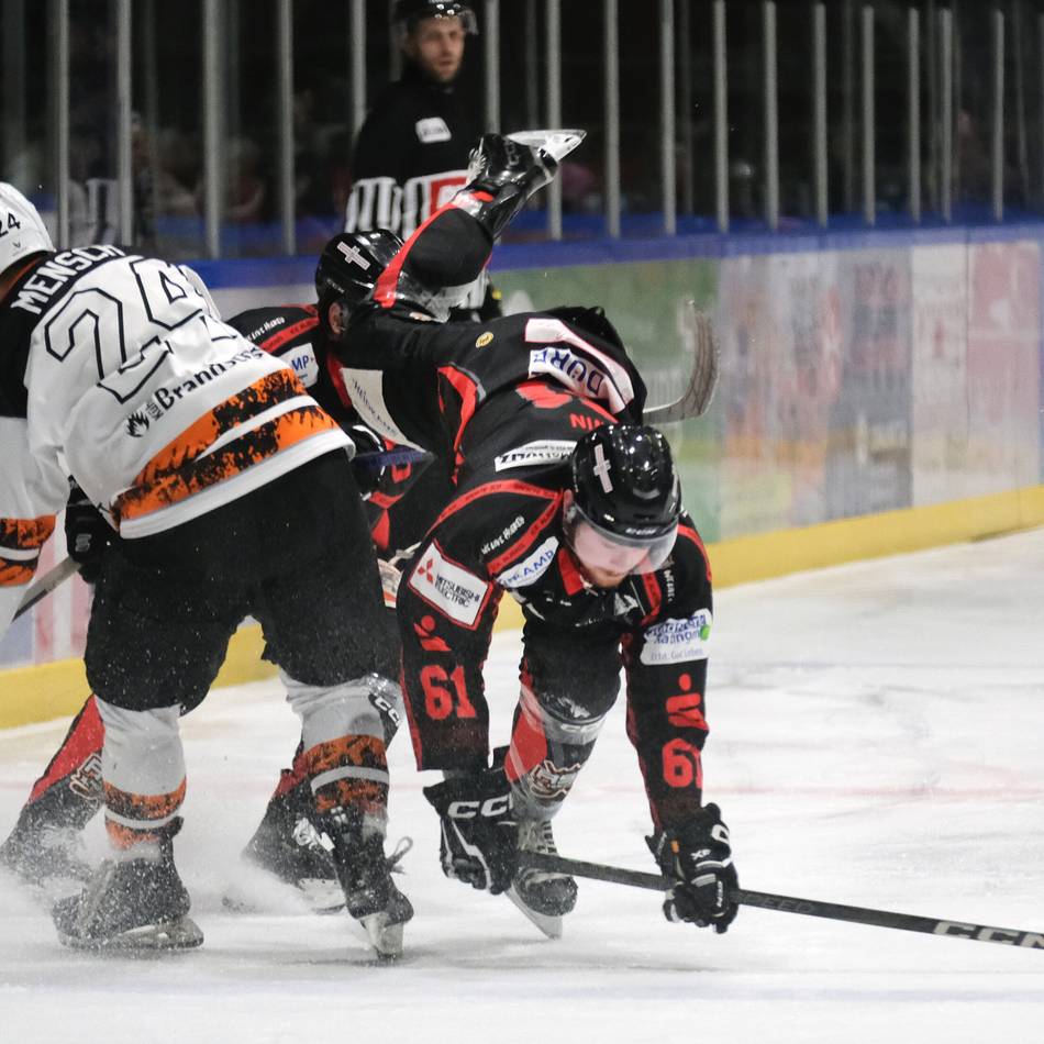 Nach Krawallen in Neuss: Polizei sichert bei Heimspiel der Ratinger Ice Aliens