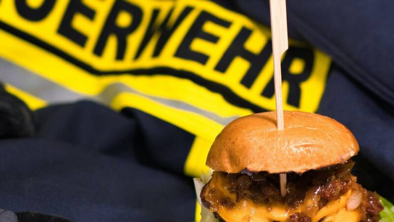 Burger, DJ und Action für Kids: Feuerwehr will Partygästen bei „Labbeck@fire“ einheizen