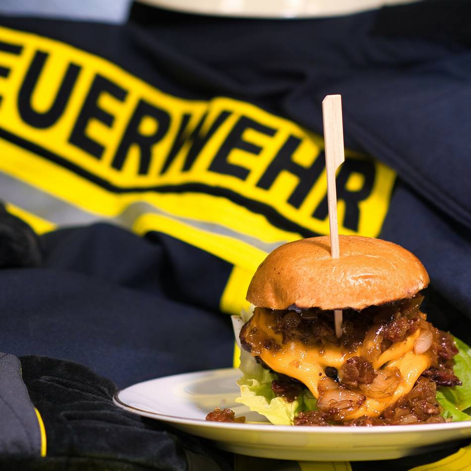Burger, DJ und Action für Kids: Feuerwehr will Partygästen bei „Labbeck@fire“ einheizen