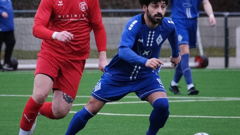 Spannende Partie der Uralt-Rivalen: Ein Kunstsschuss entscheidet das Kreisliga-Derby