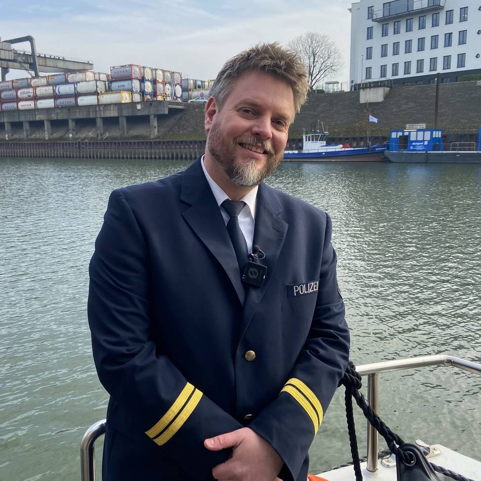 Singender Wasserschutzpolizist aus Duisburg: „Auf der Bühne bin ich in meinem eigenen Kosmos“