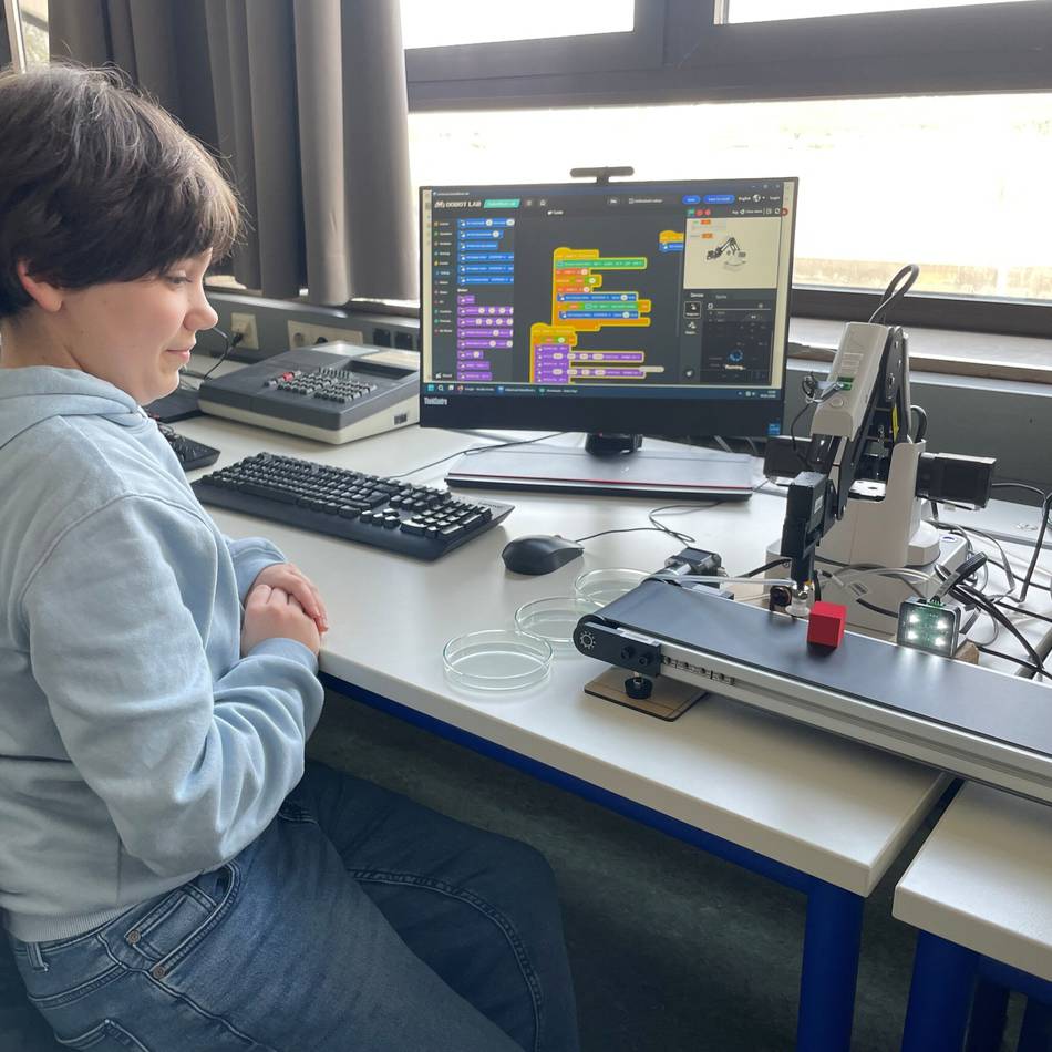 Neusser Gymnasium setzt auf Hightech: Roboterbälle und Joycars wecken Begeisterung fürs Programmieren