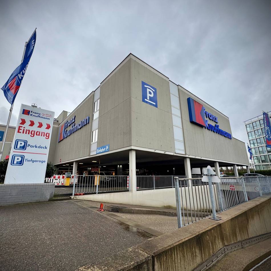 Möbelhaus Knuffmann in Neuss macht dicht: „Ich bin total traurig – ich arbeite seit 15 Jahren hier“