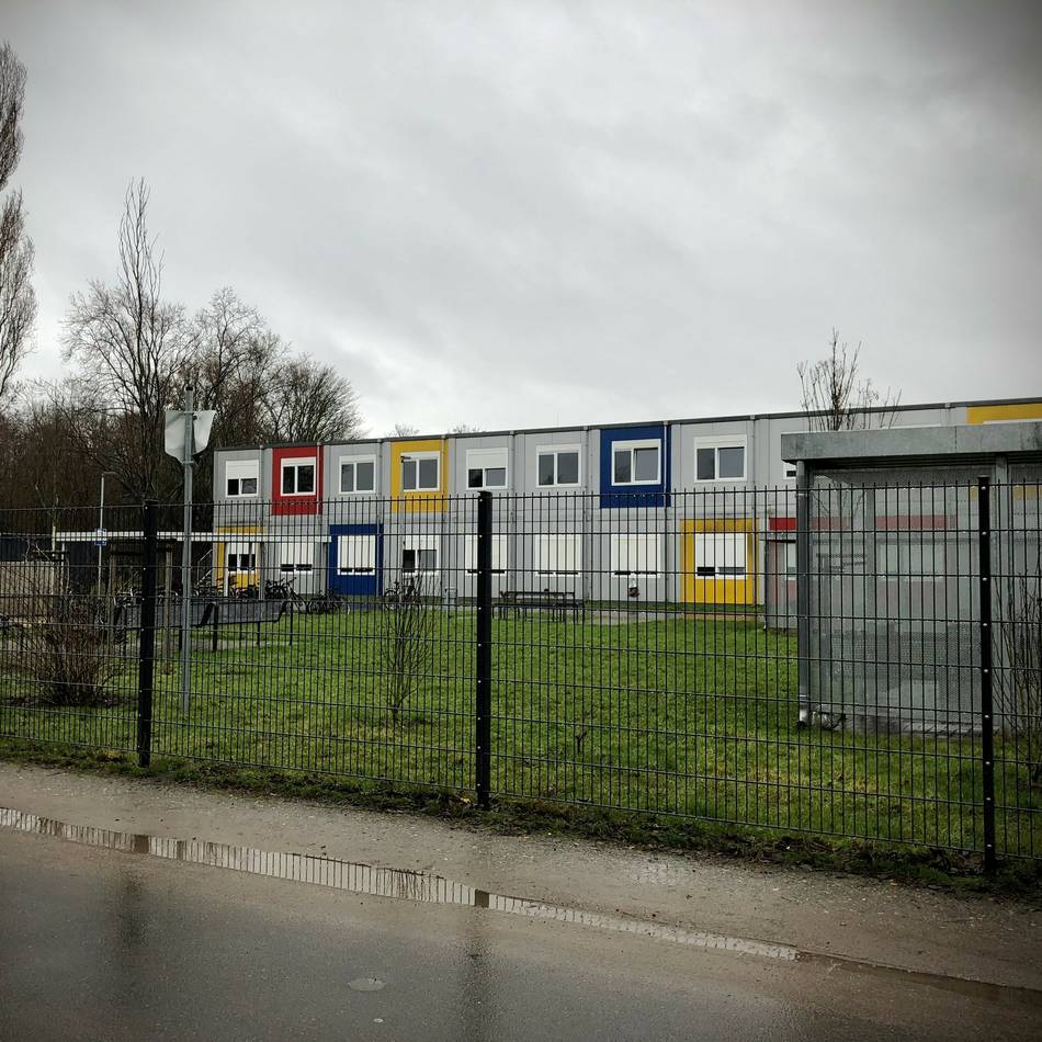 „Hin und Herberge“: Stadt Neuss kündigt Sicherheits- und Reinigungsdienst in Obdachlosenheim