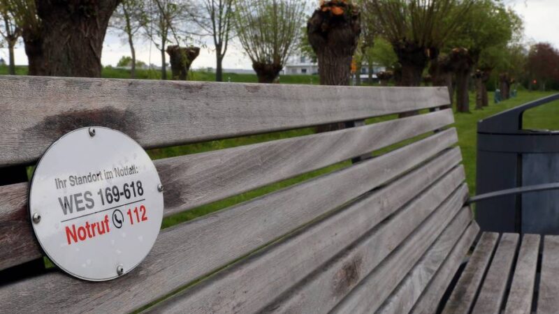 Standortbestimmung im medizinischen Ernstfall: Sonsbeck soll nun doch Notruf-Bänke bekommen