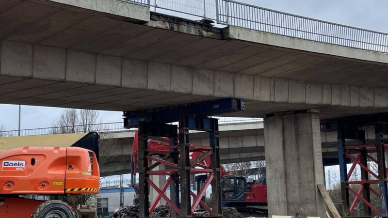 Spektakuläre Maßnahme in Neuss: Abriss am Spaghettiknoten geht stockend voran