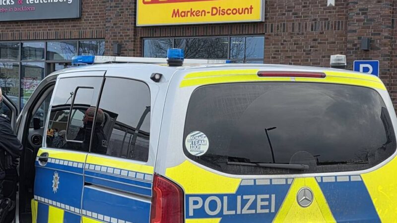 Großer Einsatz der Polizei: Mann bedroht Mitarbeiter bei Netto in Kleve mit Cuttermesser