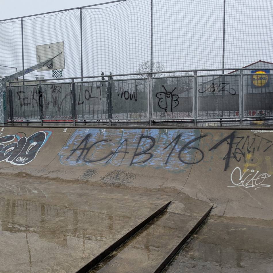 Schmierereien in Wermelskirchen: Neue linksextreme Parolen im Jugendfreizeitpark?