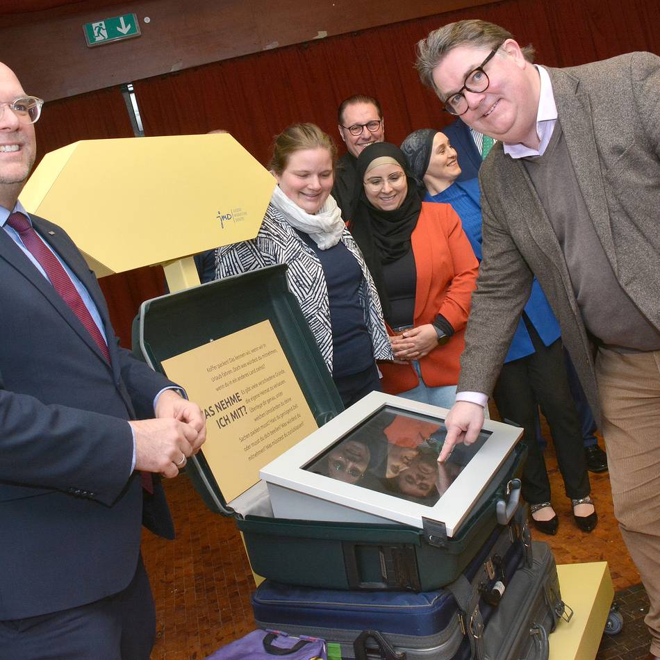 Interaktive Ausstellung in Kaarst eröffnet: „Wir alle können einmal Migranten sein“