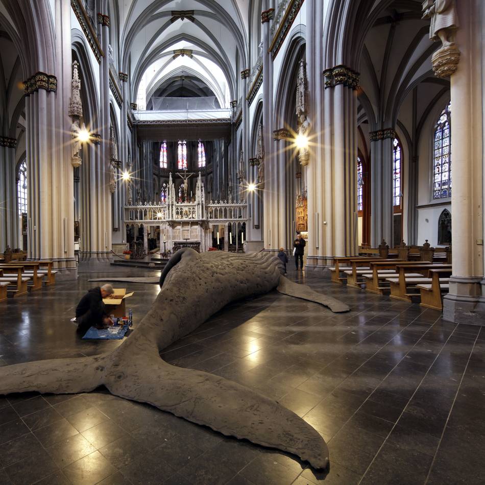 Wal-Installation im Xantener Dom: Botschafter einer geschundenen Natur