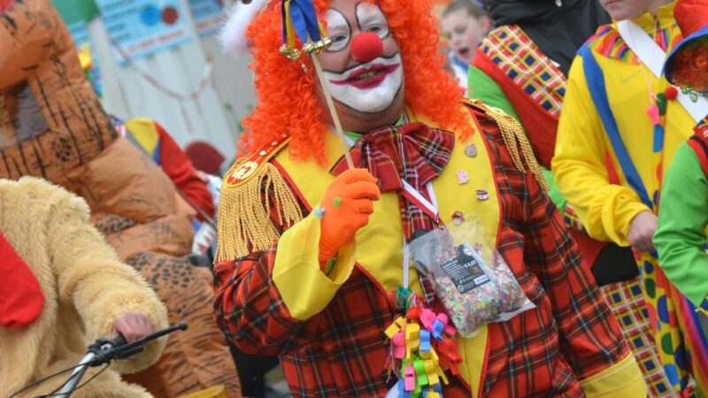 Zweiter Karnevalsumzug in Neuss-Hoisten: „Wir machen hier mit, weil wir da Bock drauf haben“