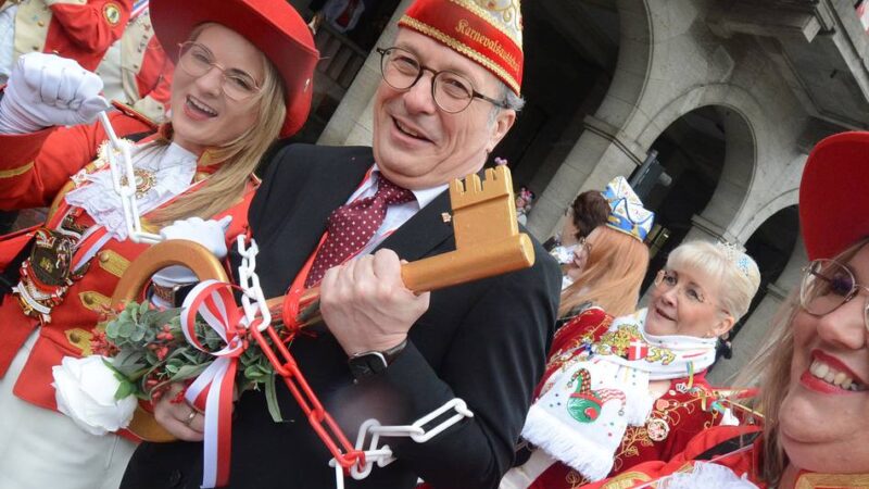 Altweiber 2026 in Neuss: Frauenmacht mit Konfetti im Herzen