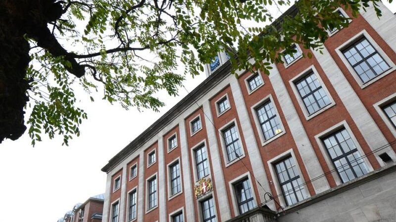 Thema im Wirtschaftsausschuss: Wasserstofftankstelle im Neusser Hafen beschäftigt die Politik