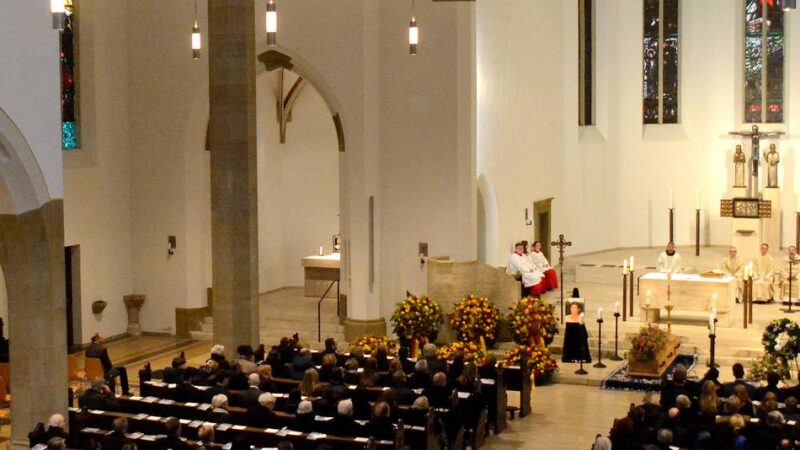 Rita Süssmuth in Neuss beigesetzt : „Sie war einfach a Mensch“