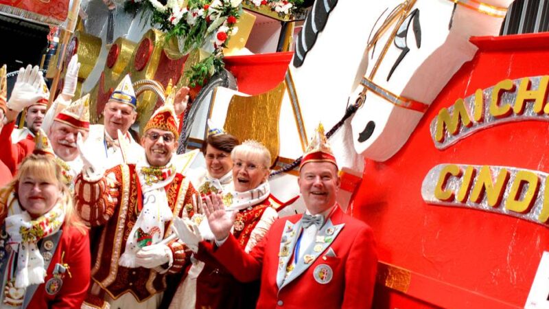 Wagenbaurichtfest in Neuss: 40 Wagen und eine Premiere – Tillys Laga-Motiv rollt mit