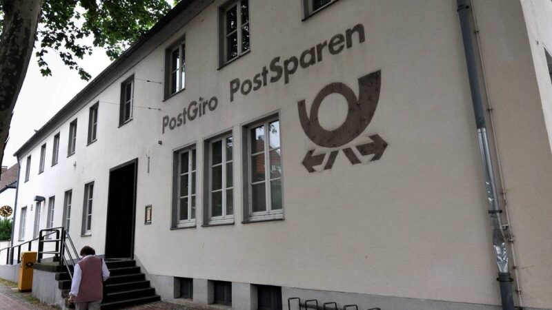 In zentraler Lage: Abbruch des alten Postgebäudes in Rees beginnt